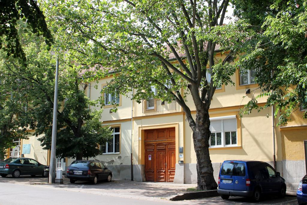 Veva Apartman - Eger Maganszallashely Exterior photo