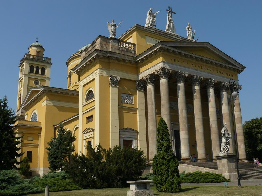 Veva Apartman - Eger Maganszallashely Exterior photo
